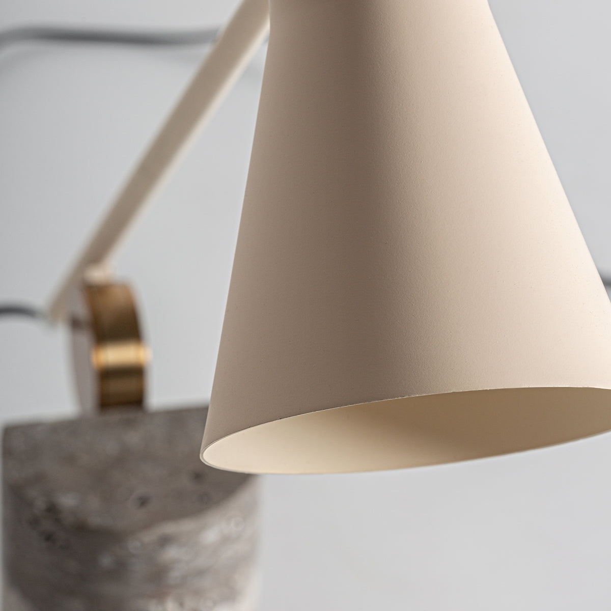 Lampe de table en marbre et laiton brossé | Vical Pixar