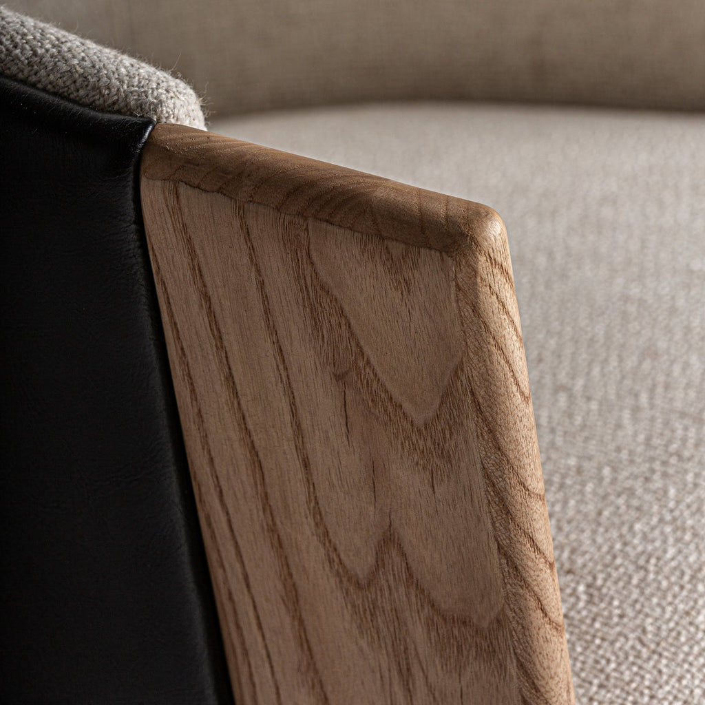Chaise de salle à manger en tissu beige et cuir noir | Vical Nara