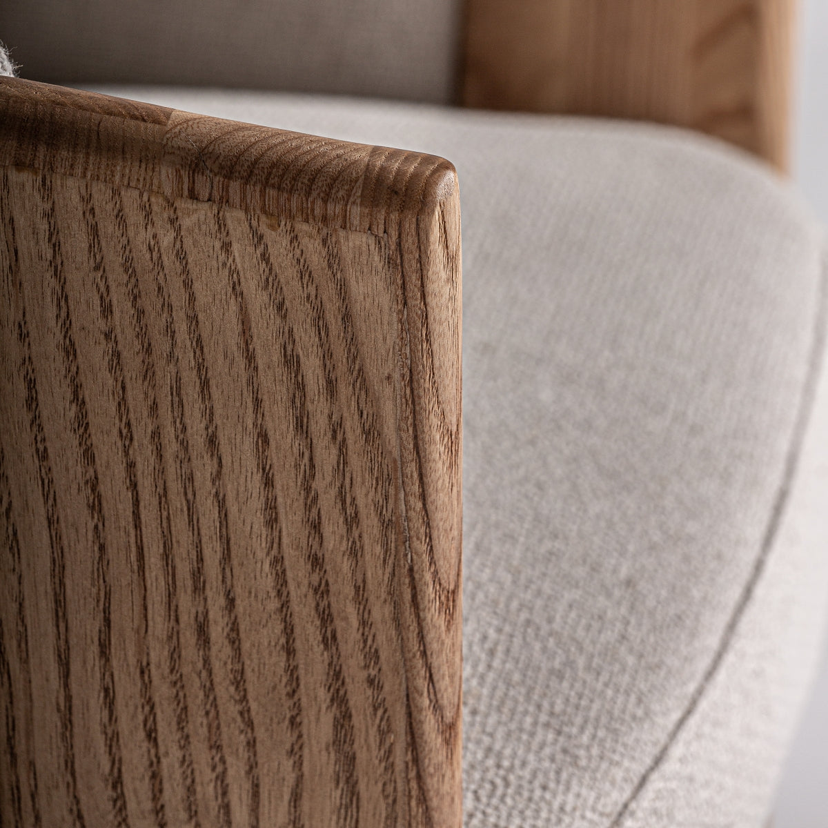 Chaise de salle à manger en tissu beige et cuir noir | Vical Nara