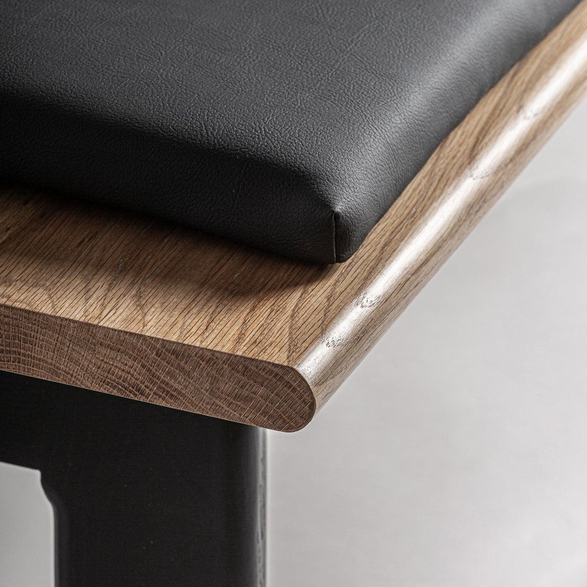 Banc en chêne noir et cuir noir | Vical Nara