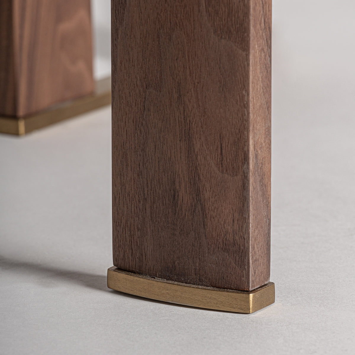 Bibliothèque en bois d'orme | Vical Gifhorn