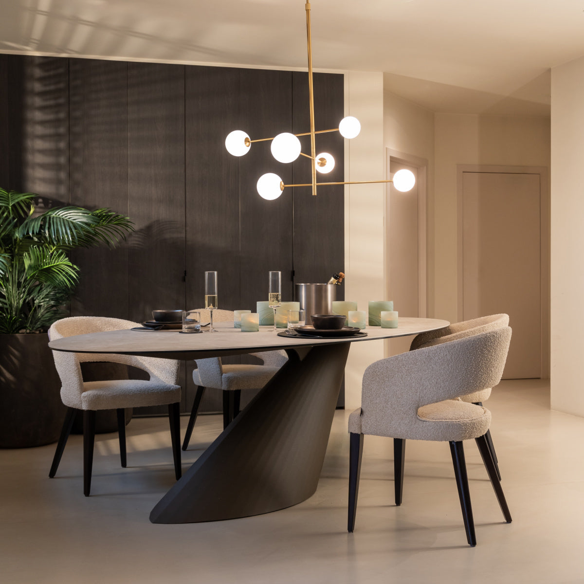 Chaise de salle à manger en tissu sable | Dôme Déco Bêta