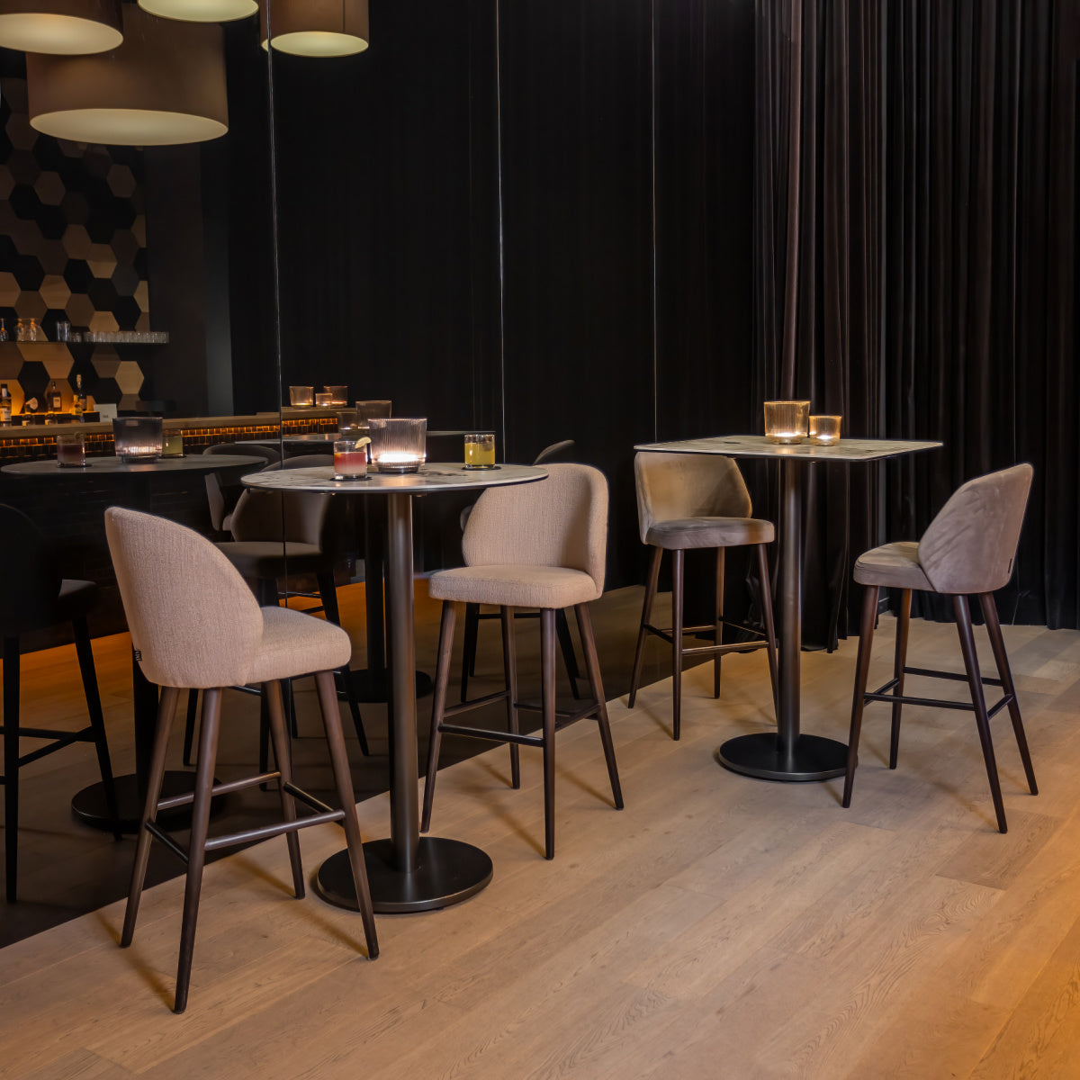 Chaise de bar en tissu beige | Dôme Déco Verge