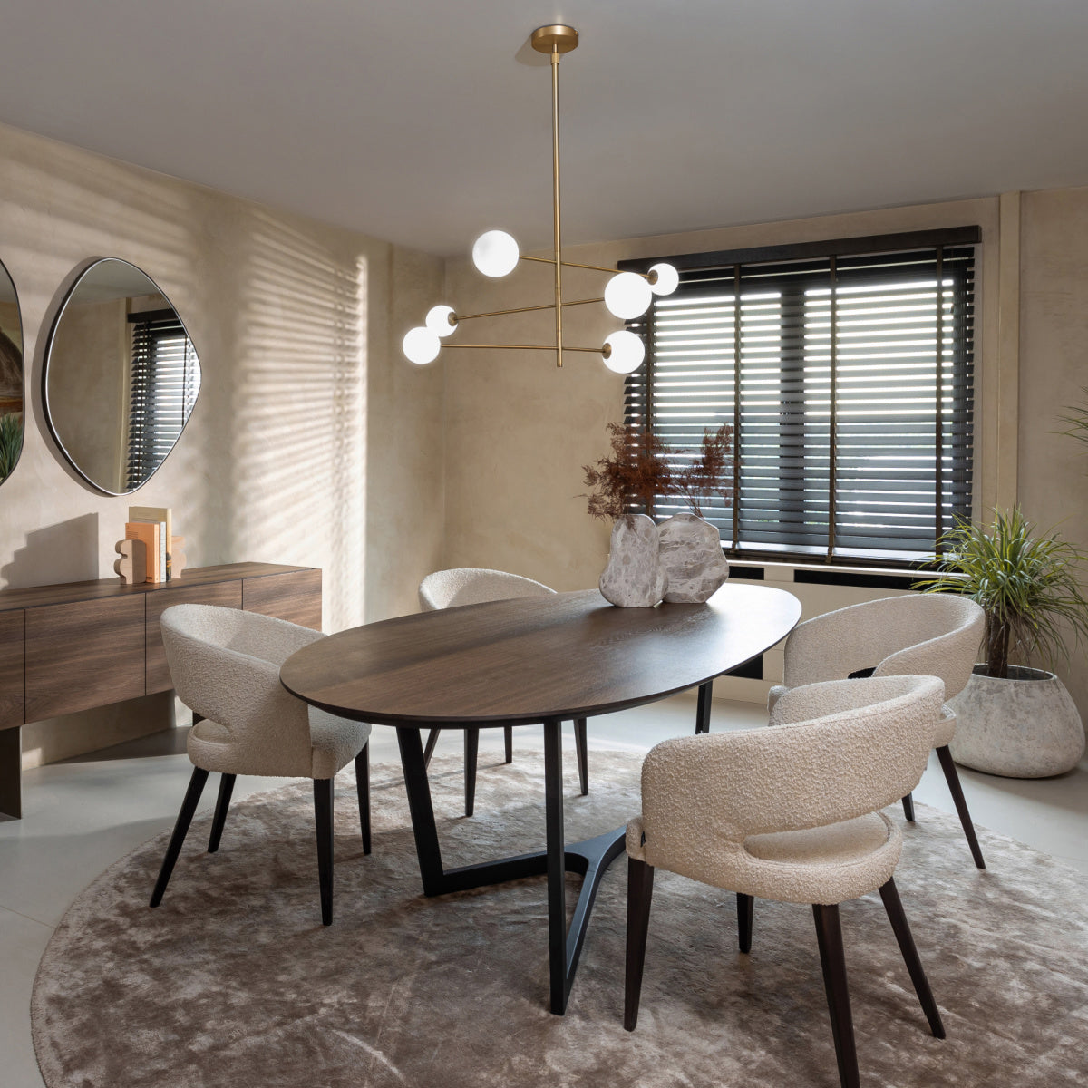 Chaise de salle à manger en tissu sable | Dôme Déco Bêta