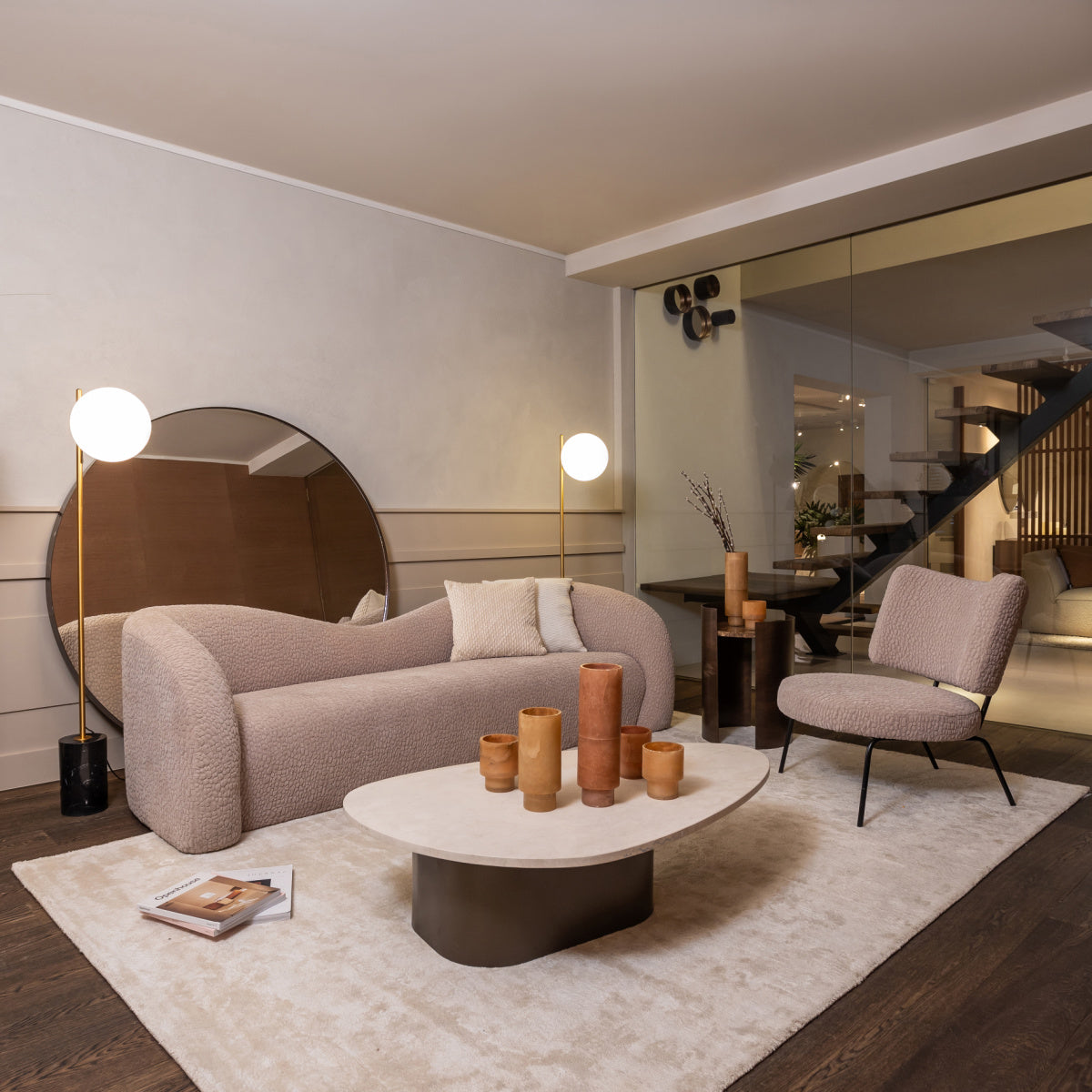 Fauteuil d'appoint en tissu taupe | Dôme Déco Nona