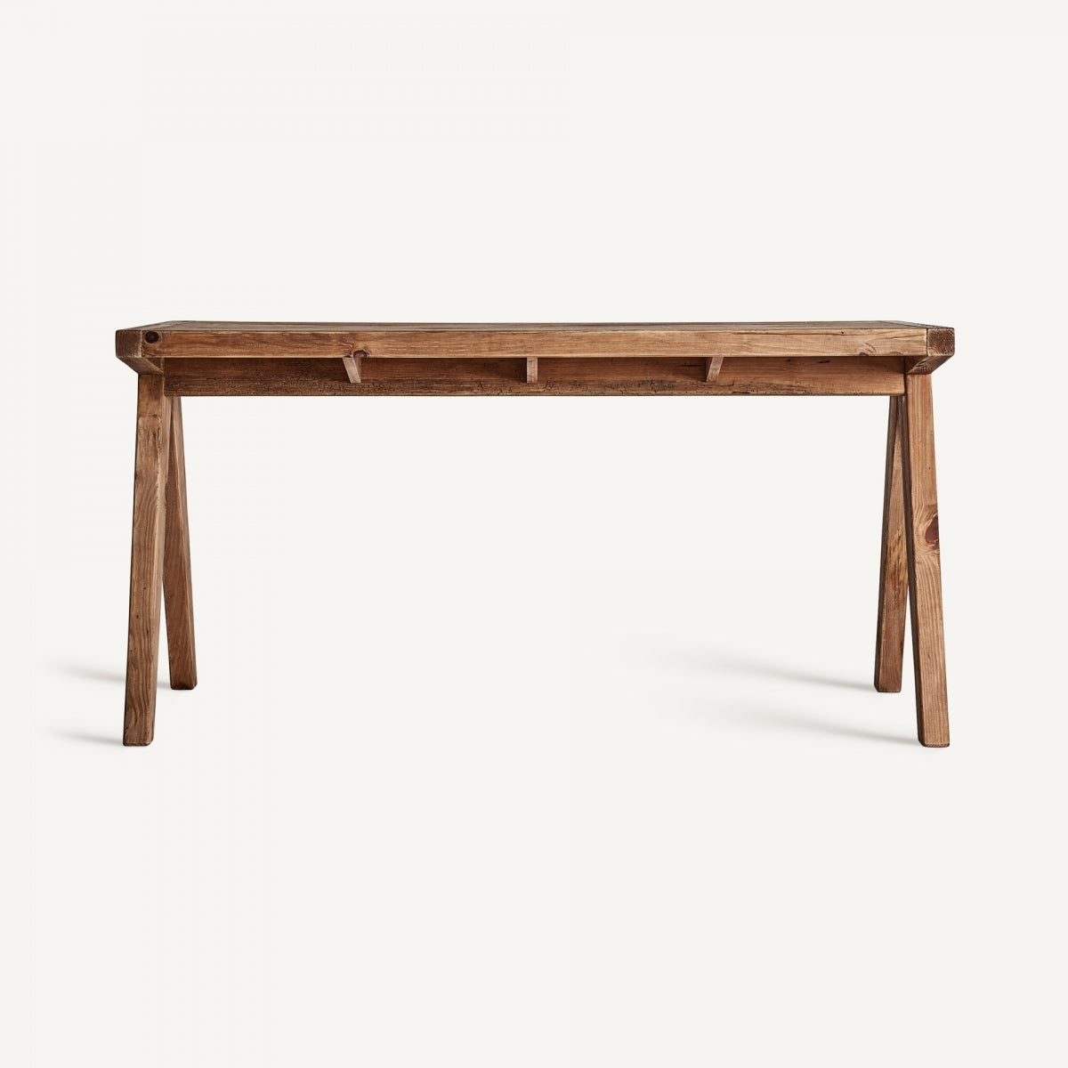 Bureau en bois de pin marron | Vicky Crissey