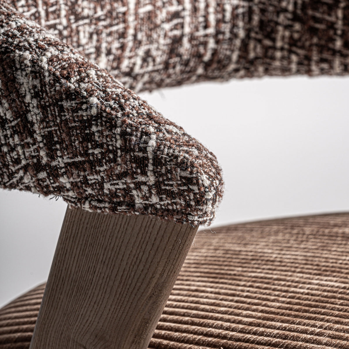 Chaise de salle à manger en tissu marron | Vical Kamenz