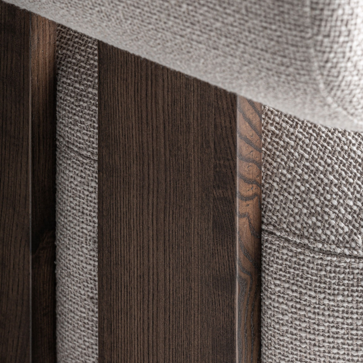 Fauteuil blanc cassé et bois de frêne | VICAL Tielt