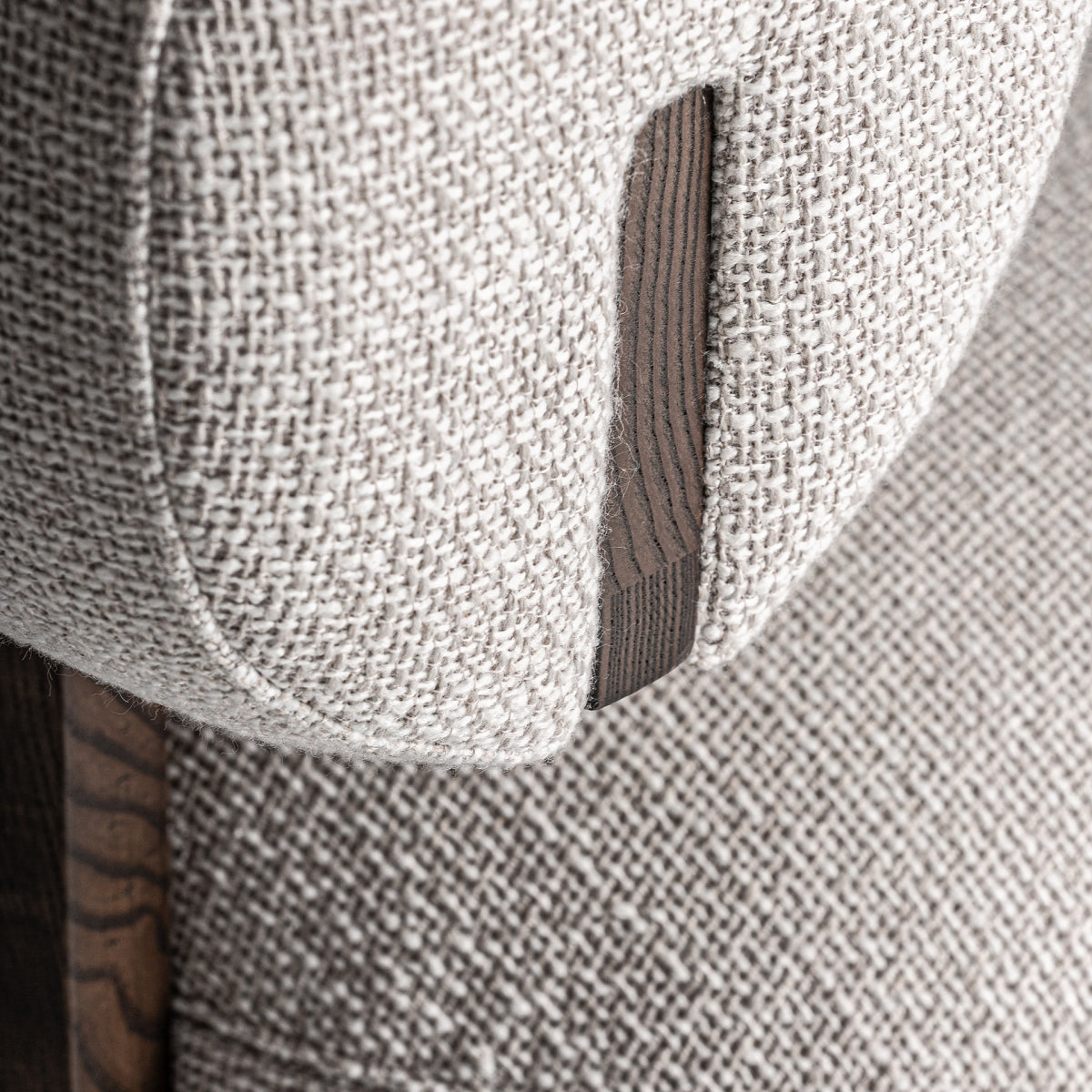 Fauteuil blanc cassé et bois de frêne | VICAL Tielt