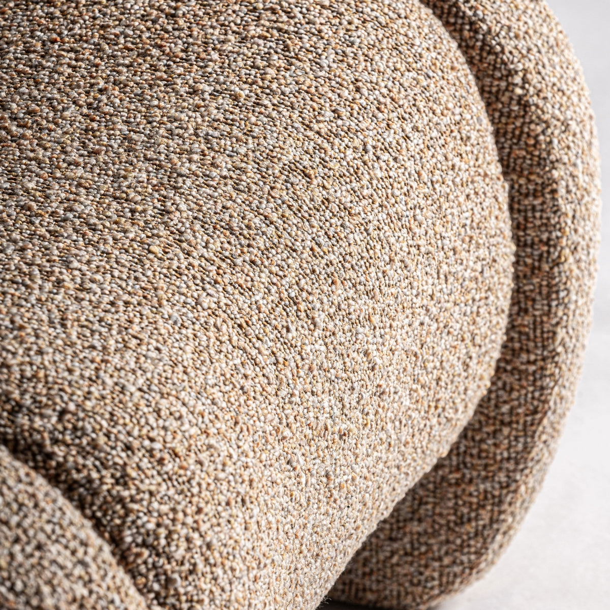 Fauteuil bouclé marron et bois de pin | VICAL Ibsen