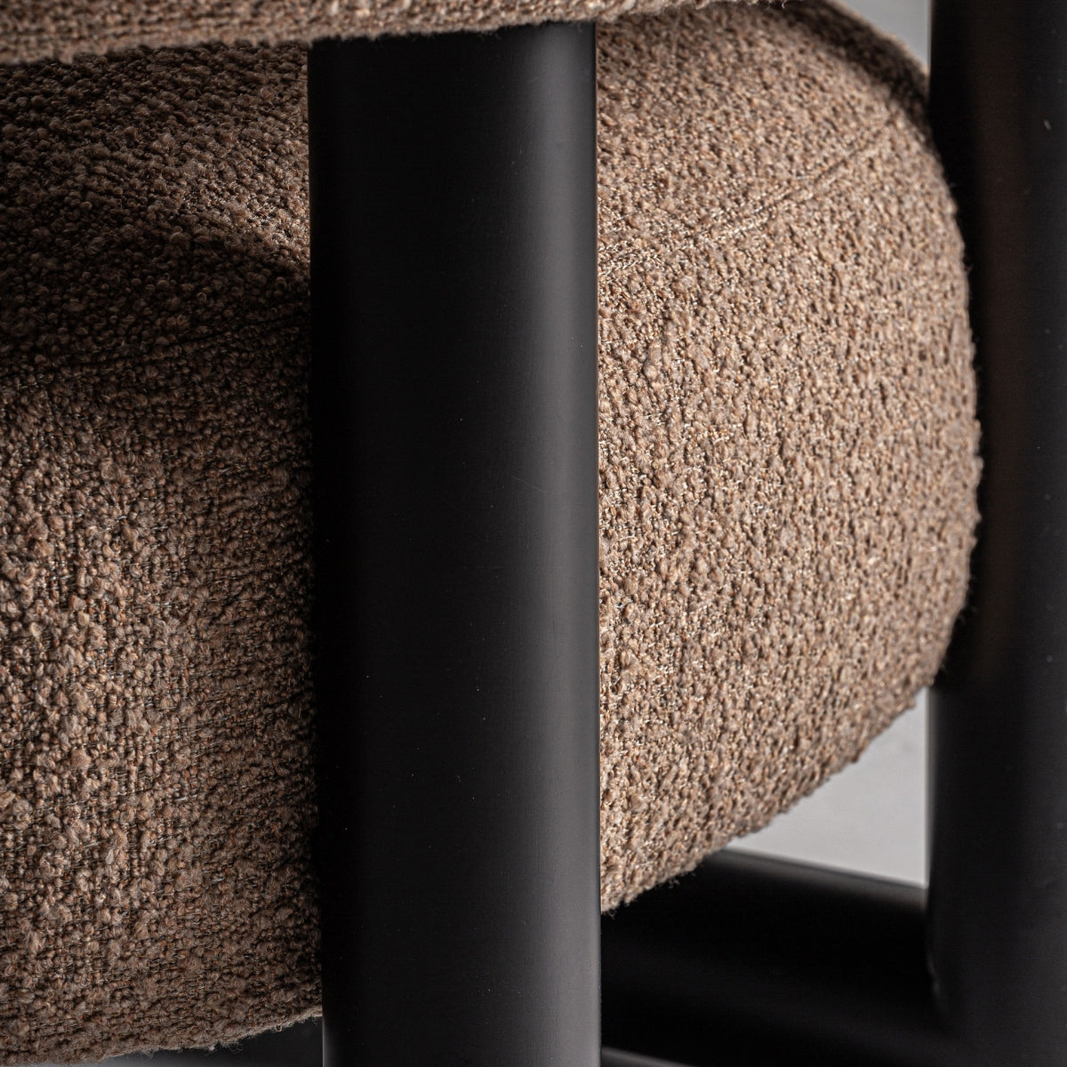 Fauteuil bouclé marron et bois de pin | VICAL Irvin