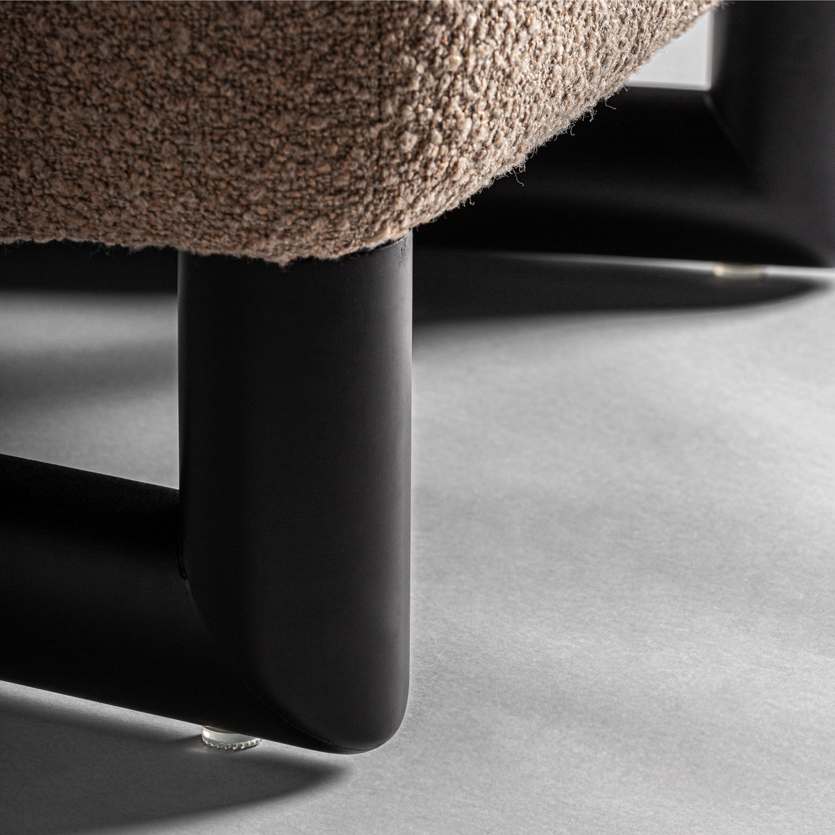 Fauteuil bouclé marron et bois de pin | VICAL Irvin