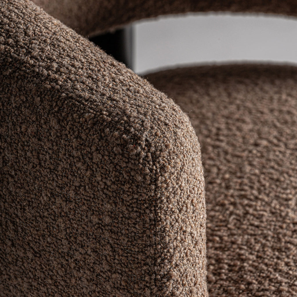 Fauteuil bouclé marron et bois de pin | VICAL Irvin