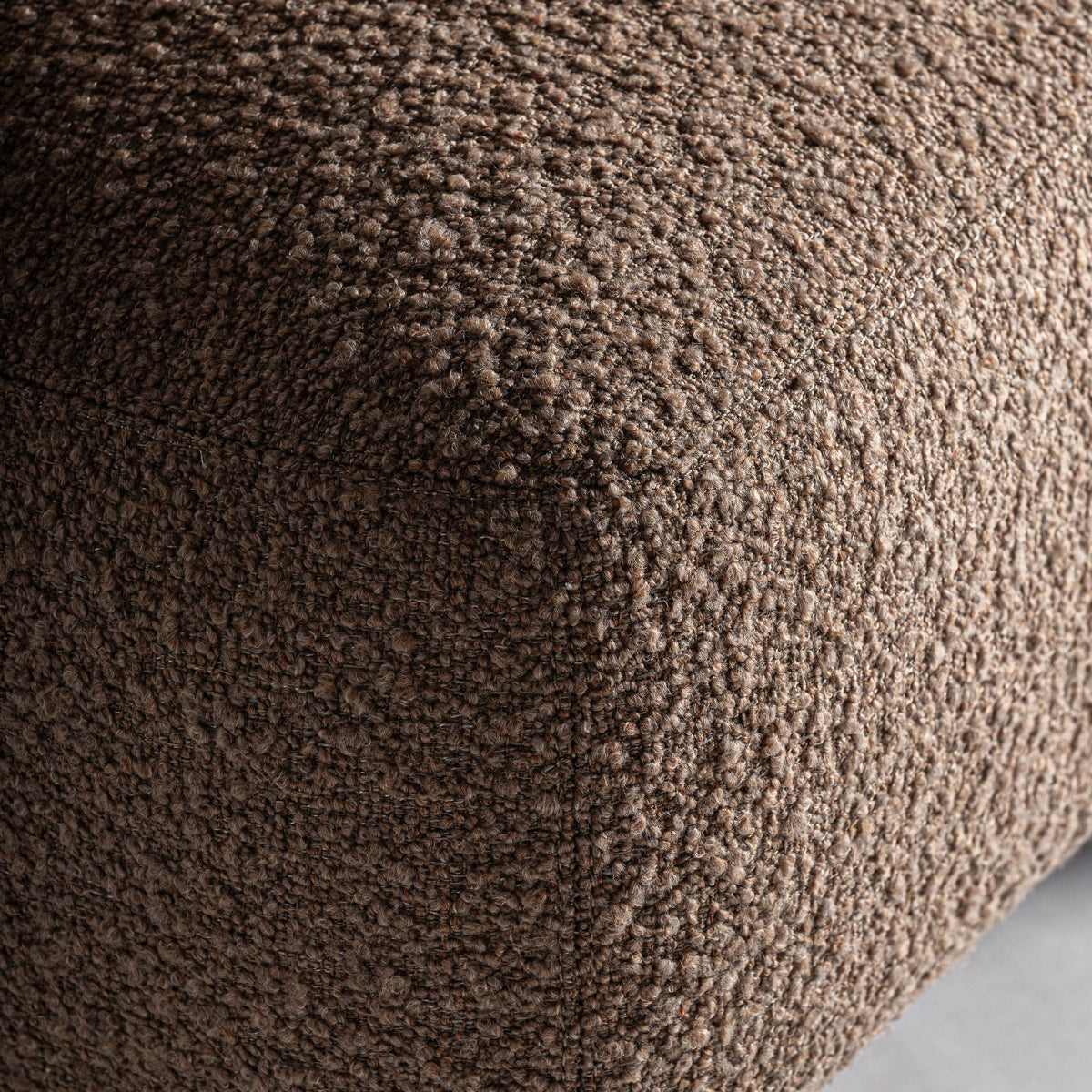 Fauteuil bouclé marron et bois de pin | VICAL Irvin