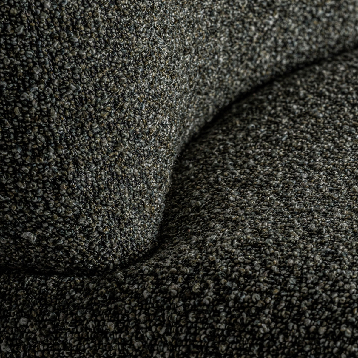 Fauteuil bouclé vert et bois de pin | Ken VICAL