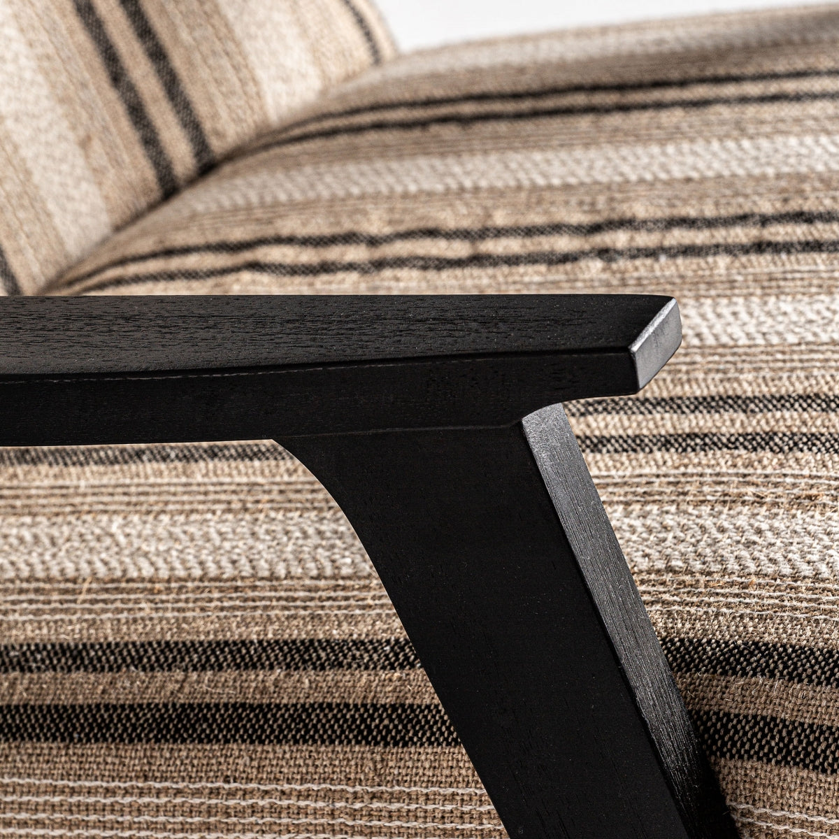 Fauteuil d'appoint en manguier noir | VICAL Nouk