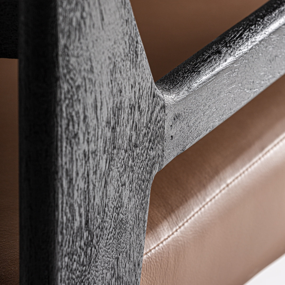 Fauteuil en cuir et bois d'acacia noir | VICAL Beslon