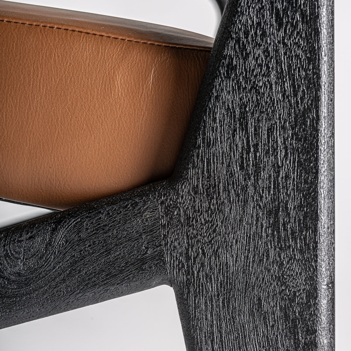 Fauteuil en cuir et bois d'acacia noir | VICAL Beslon