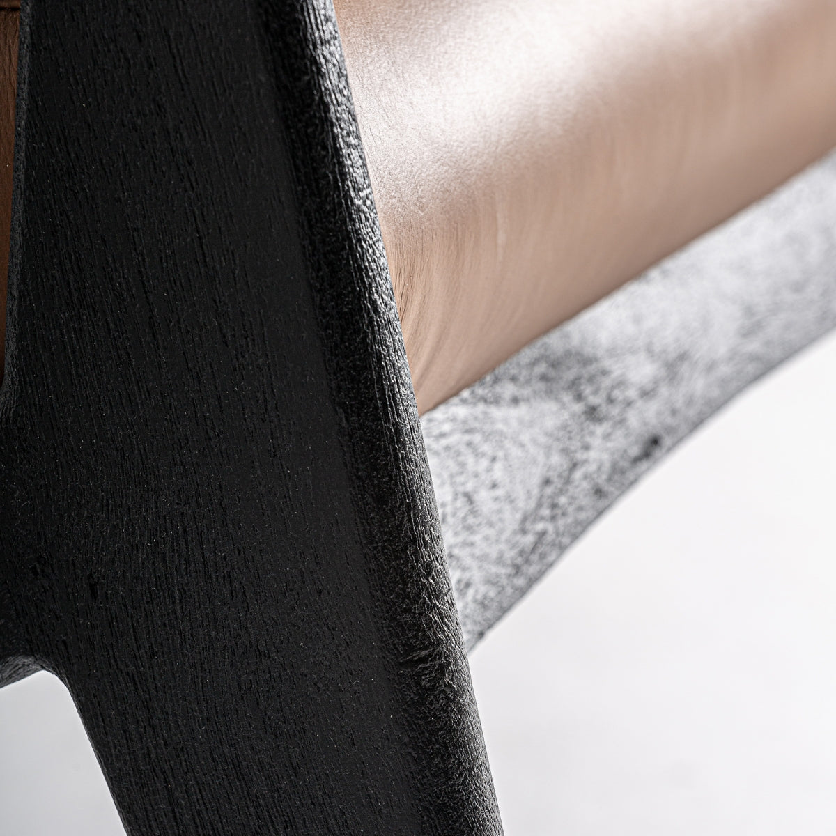 Fauteuil en cuir et bois d'acacia noir | VICAL Beslon