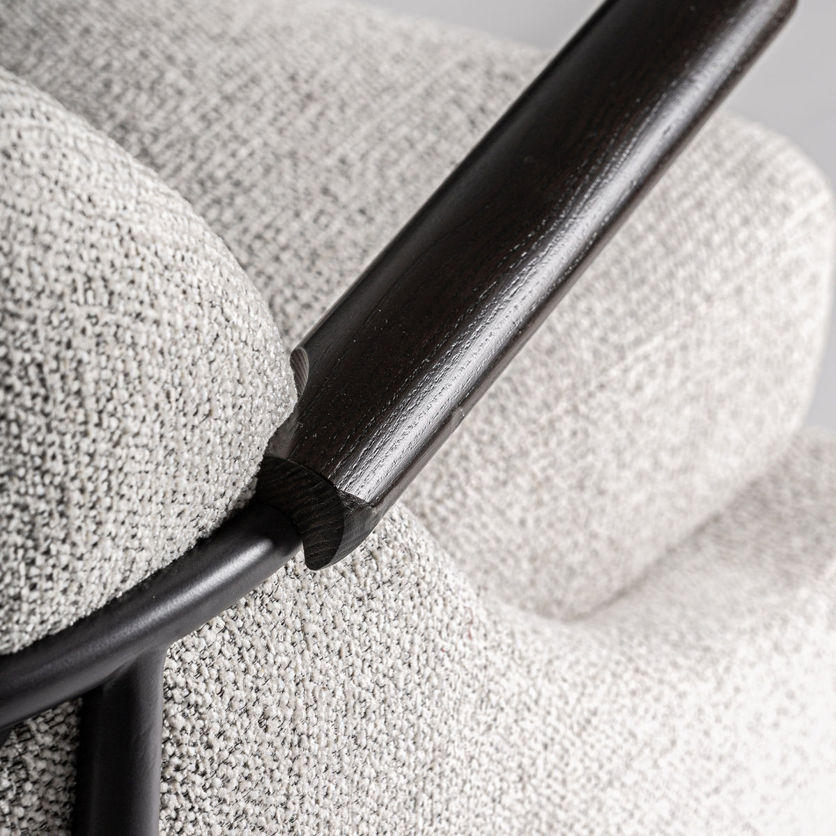 Fauteuil en tissu gris et bois de pin | VICAL Herzele