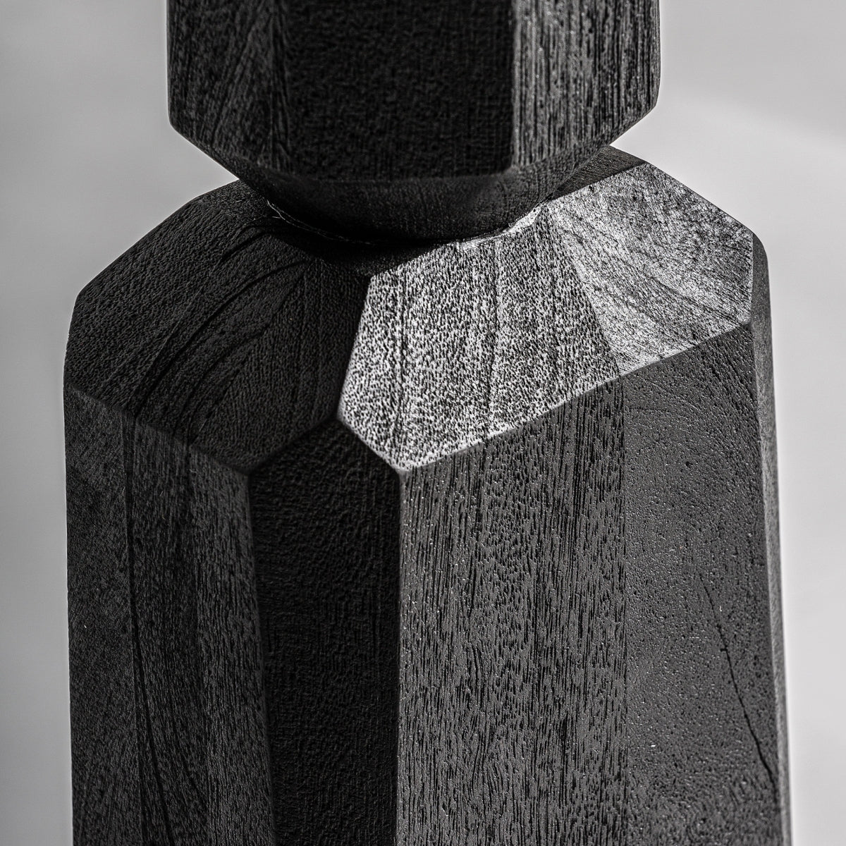 Lampadaire en bois de manguier noir | VICAL Cogne
