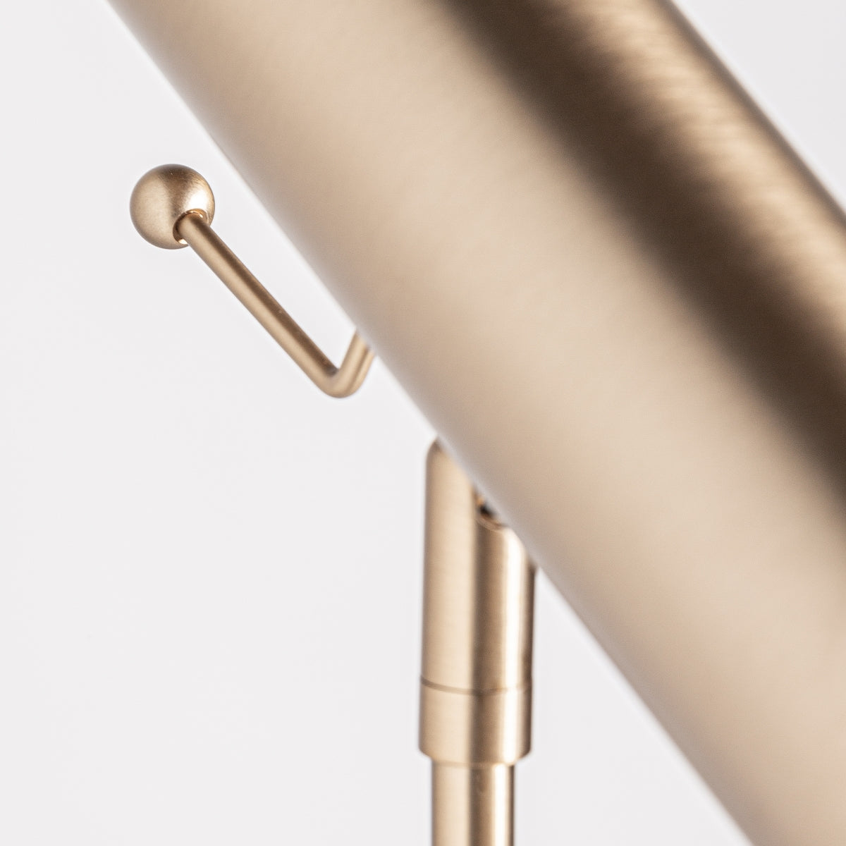 Lampadaire en laiton doré et marbre noir | Stylo Vical