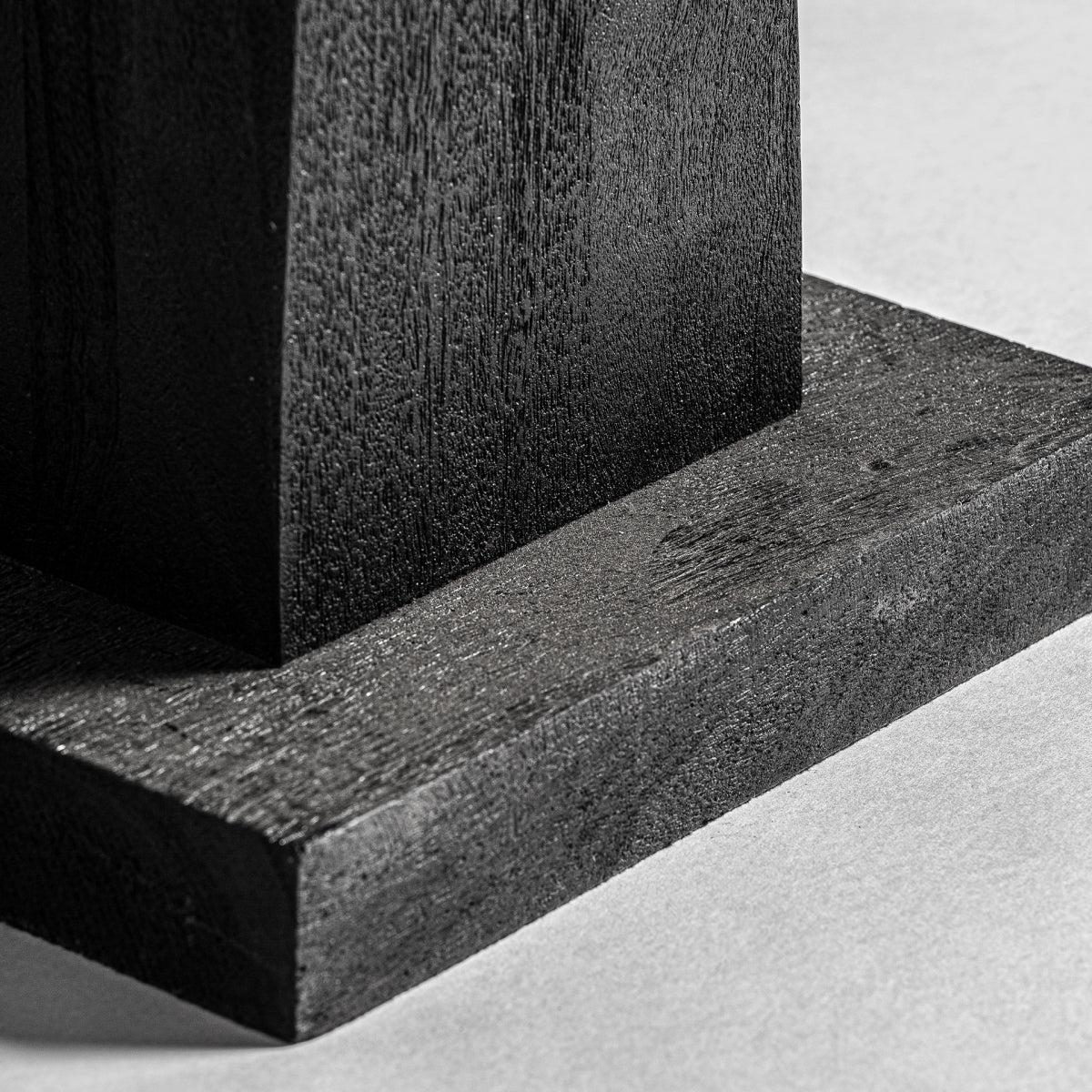 Lampe de table en bois de manguier noir | VICAL Cogne
