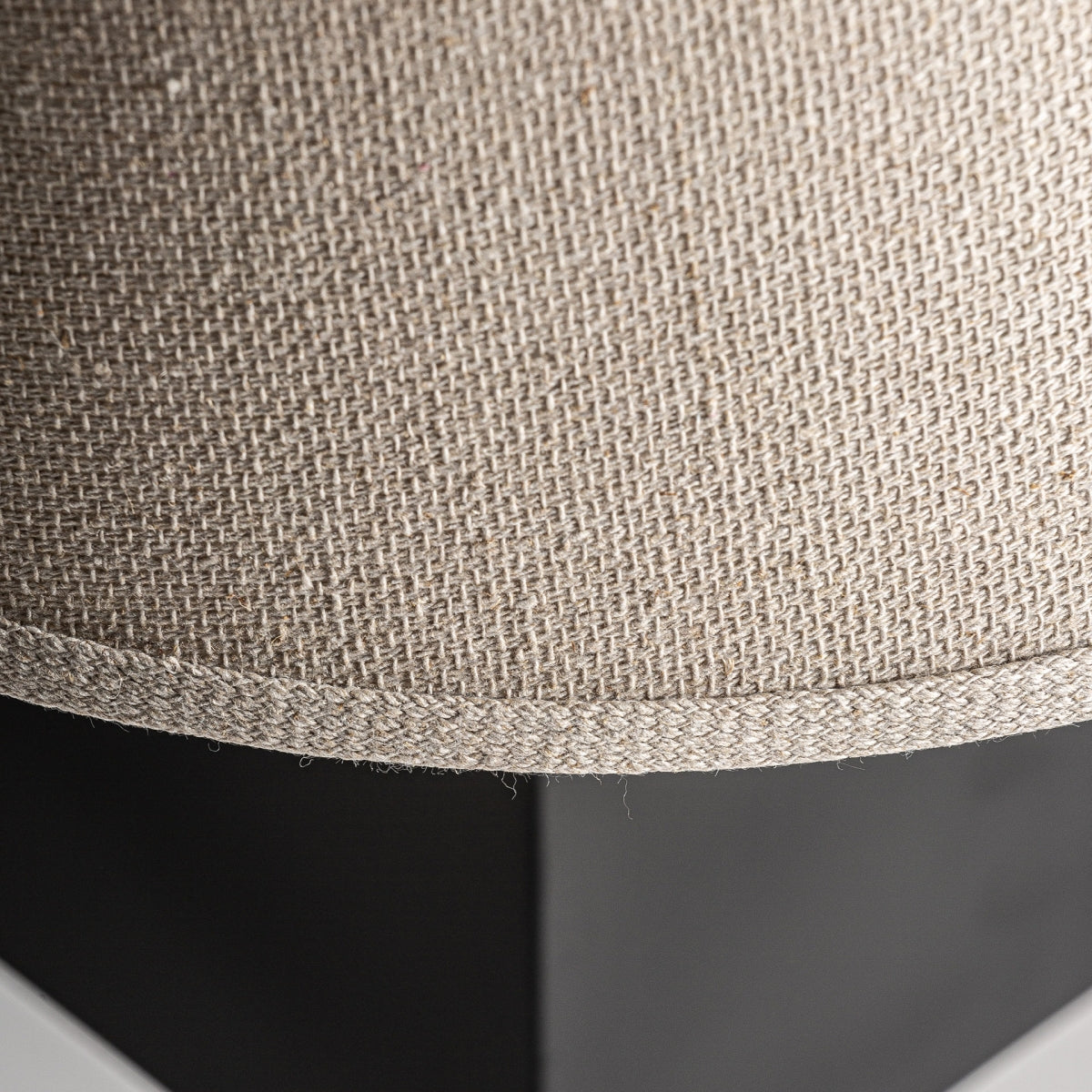 Lampe de table en métal noir | Géométrie Vicale
