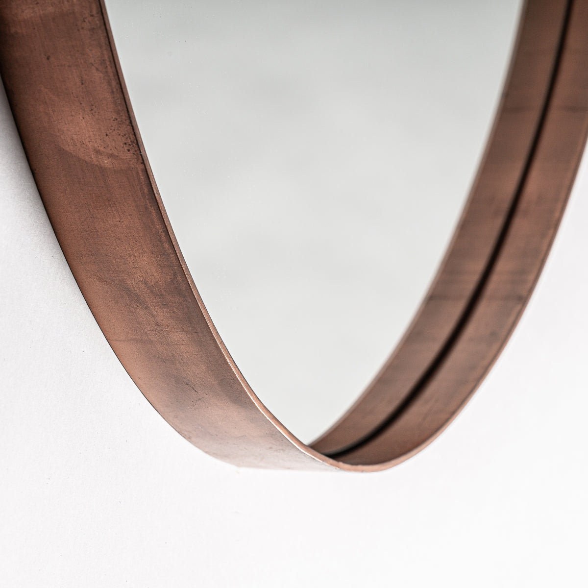 Miroir ovale en bois teinté bronze | Chute Vicale