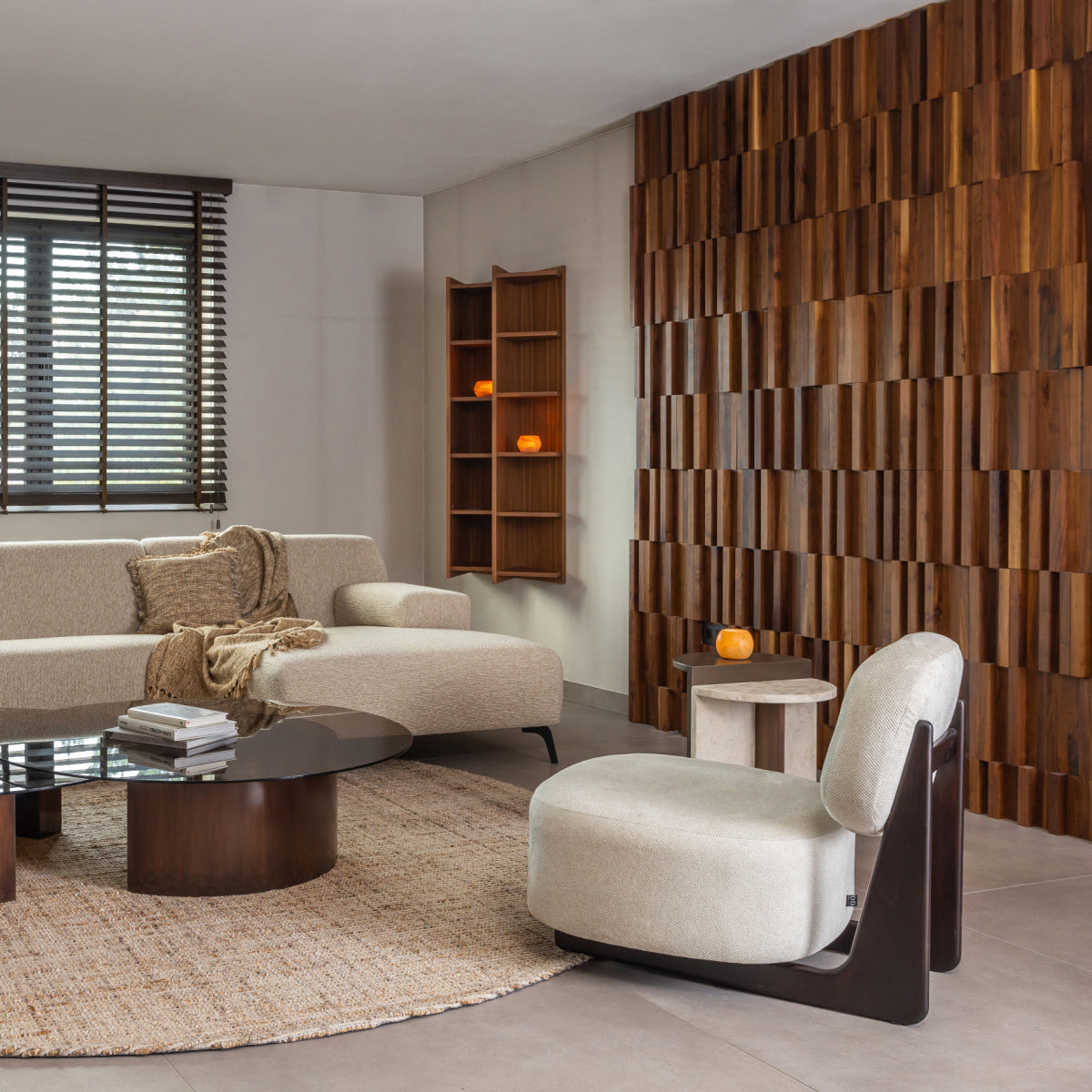 Fauteuil en tissu beige | Dôme Déco Tate
